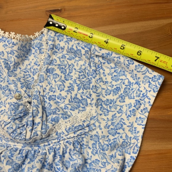 Eileen West nightgown, 100% lightweight flannel - Picture 5 of 8